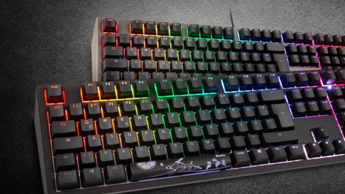 Ducky Shine 7 Blackout & Gunmetal mit PBT-Double-Shot-Tastenkappen und RGB-LED-Beleuchtung!