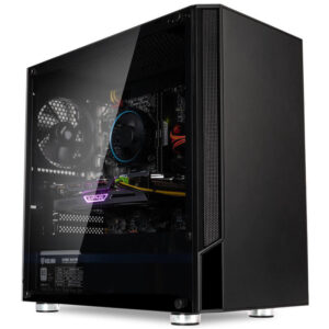 Der Value L Gaming PC unter 1000 Euro ist in einem schwarzen Tower-Gehäuse mit Seitenteil aus Hartglas untergebracht. Das Bild zeigt ihn von vorne links.