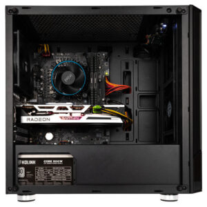 Der Value L Gaming PC unter 1000 Euro ist in einem schwarzen Tower-Gehäuse mit Seitenteil aus Hartglas untergebracht. Das Bild zeigt das Innenleben.