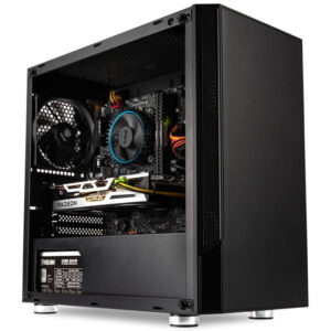Der Value L Gaming PC unter 1000 Euro ist in einem schwarzen Tower-Gehäuse mit Seitenteil aus Hartglas untergebracht. Das Bild zeigt den PC von vorne links, aber ohne Seitenwand, sodass die verbaute Hardware zu sehen ist.