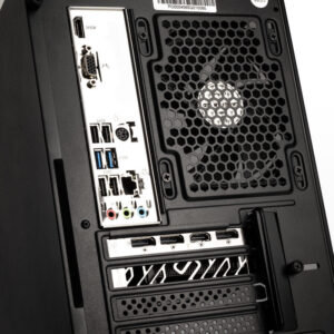 Das Bild zeigt die Rückseite des Gaming PCs Value L für unter 1000 Euro. Man kann die Anschlüsse an Mainboard und Grafikkarte deutlich erkennen.