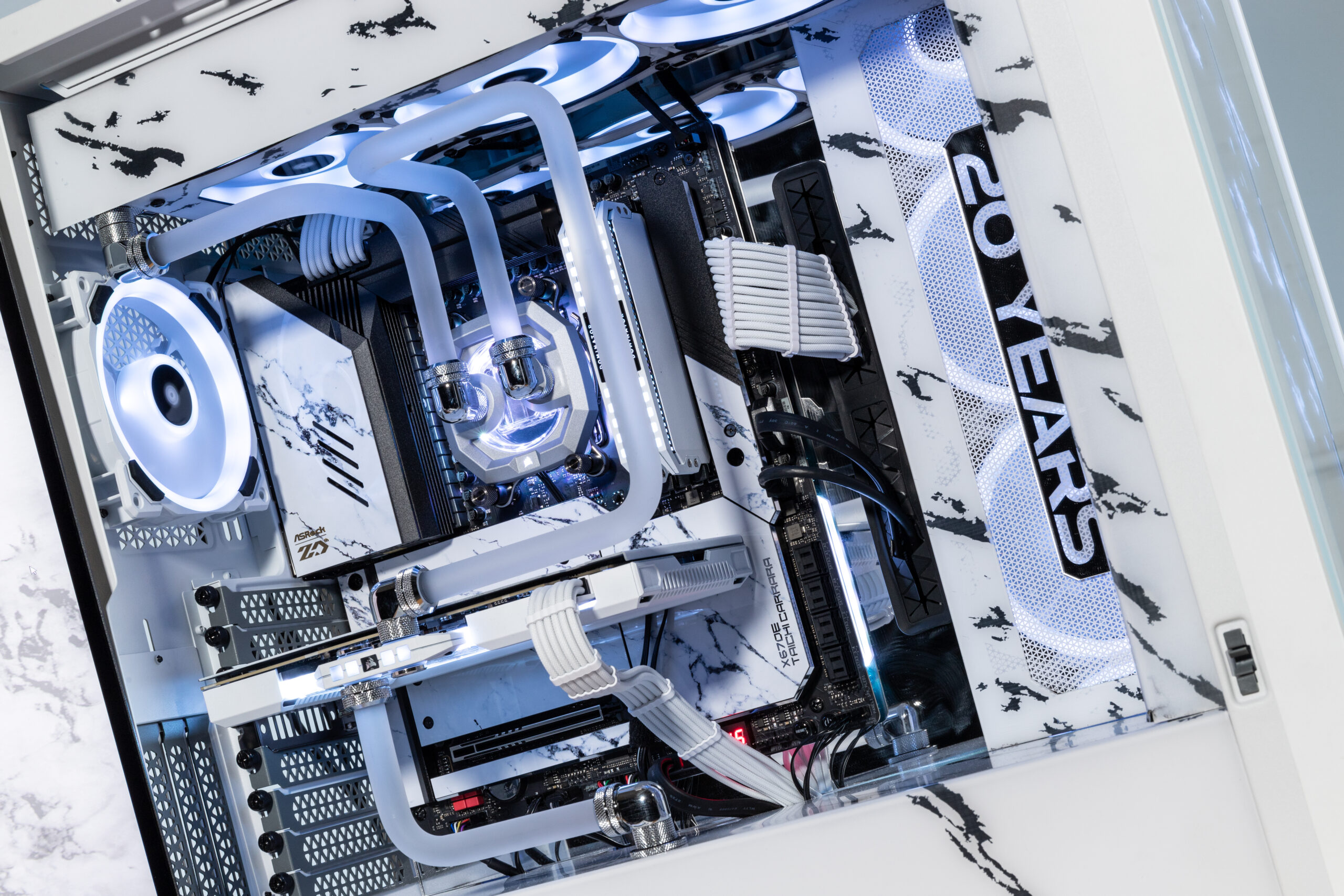 gaming-pc-berlin-marble-weiss-innenansicht-1