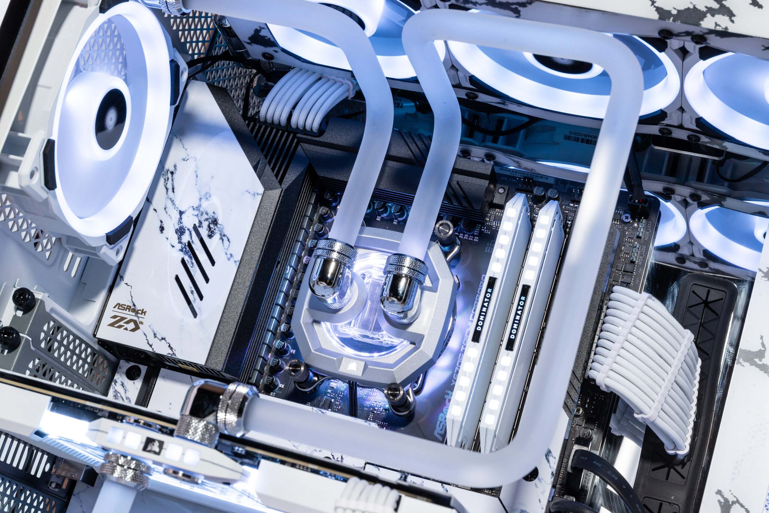 gaming-pc-berlin-marble-weiss-innenansicht-2