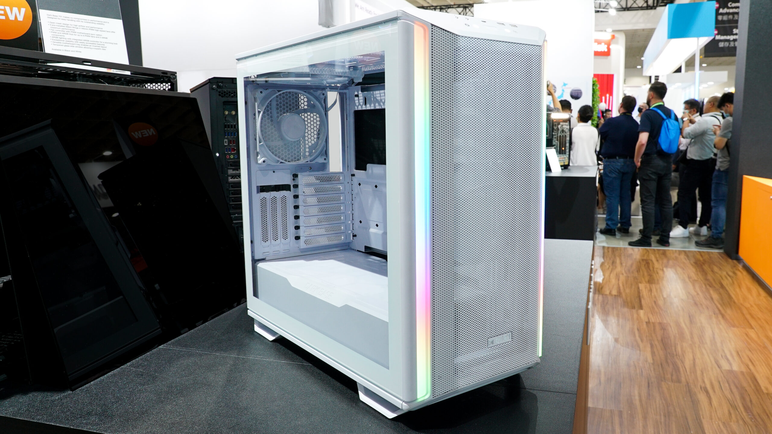 bq_DarkBase701_White_4