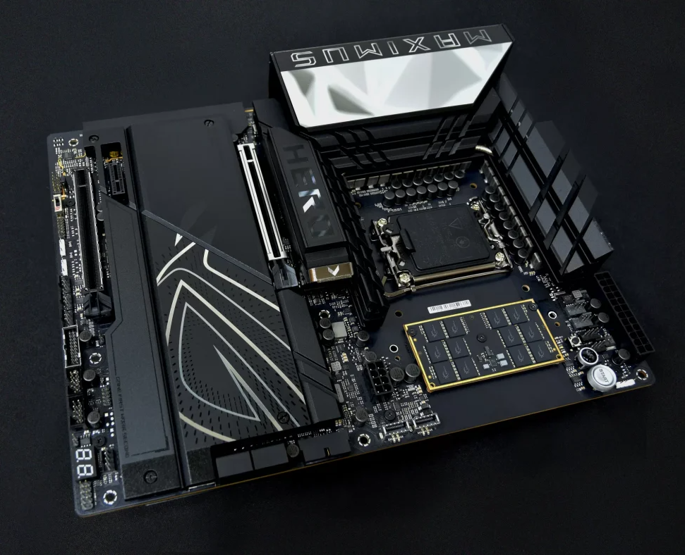 CAMM2-DDR5-RAM auf ASUS-Mainboard