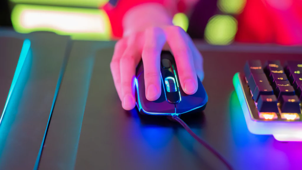 Gaming Maus während des Zockens