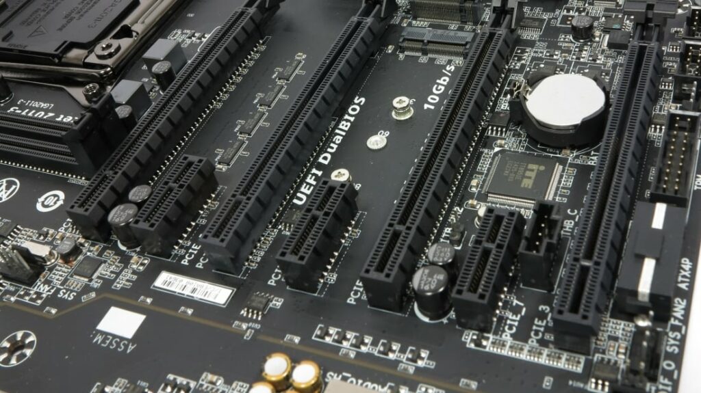 Mainboard PCIe-Slot close-up