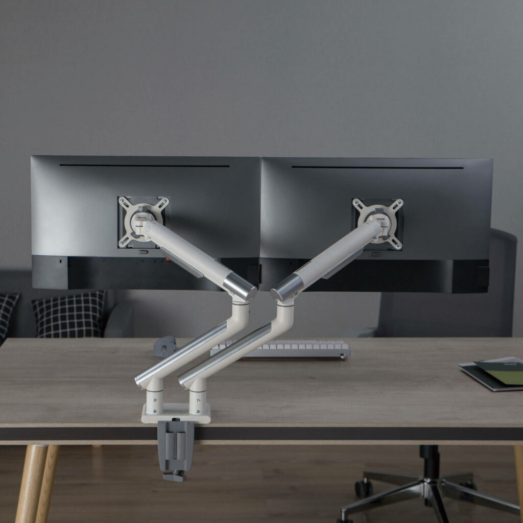 Monitorarm mit zwei monitoren