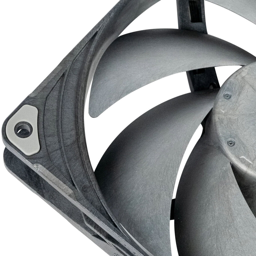 Phanteks T30-140 Lüfter Detailaufnahme der Lüfterblätter und des Rahmens