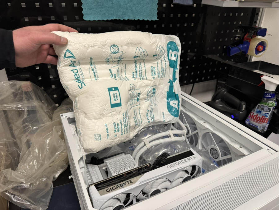 Ausdehnendes polstermaterial für Verpackung von Gaming-PCs