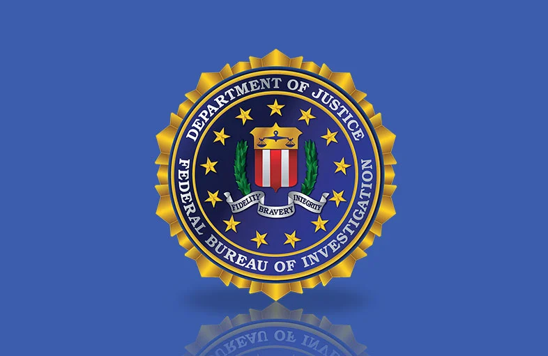 FBI-Siegel auf blauem Hintergrund als Symbolbild für die laufenden Ermittlungen.