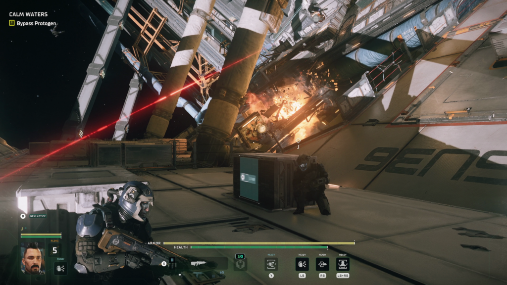 Sci-Fi-Gefecht in einer Raumstation mit Deckung, Laserfeuer und Explosion.