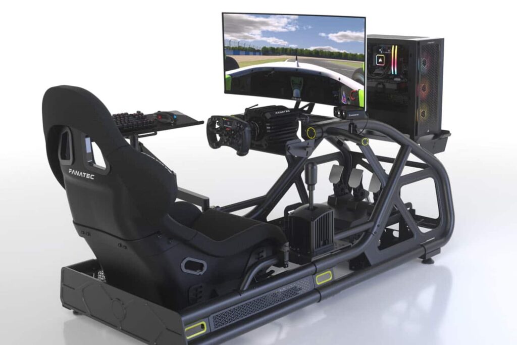 Komplettes Simracing-Cockpit mit Lenkrad, Sitz, Monitor und Gaming-PC