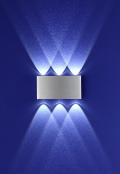 Wandleuchte STREAM in silberfarben aus Metall