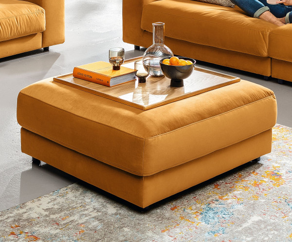 Hocker MEDIUM CORIA in goldfarben aus Stoff